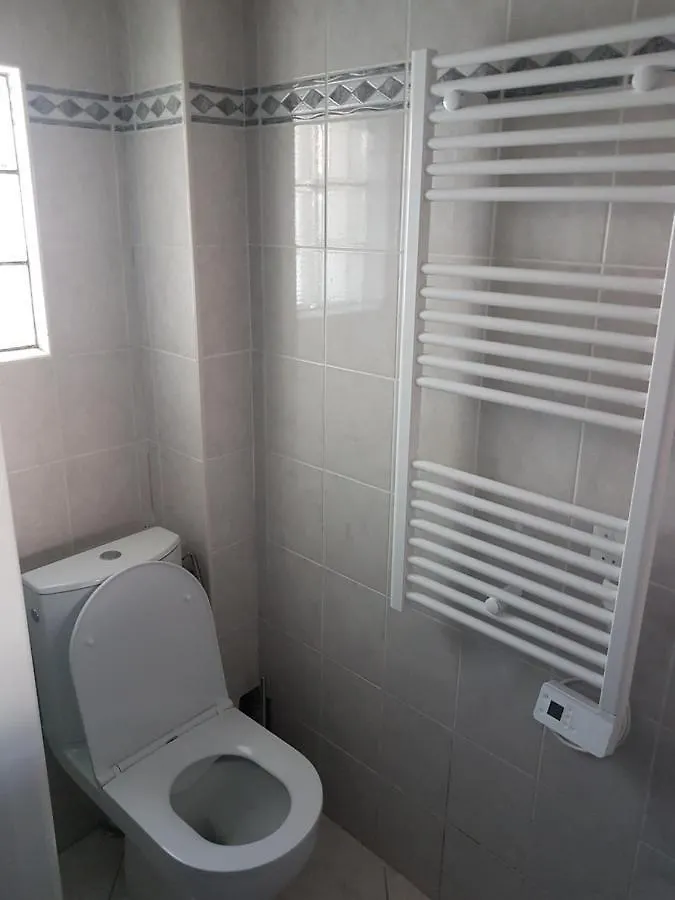 Charmant Studio De 30 M2 Tres Calme Avec Sa Grande Belle Terrasse Et Son Jardin Privatif Tremblay-en-France