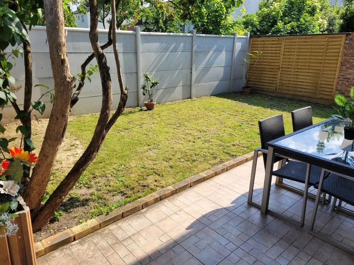 Charmant Studio De 30 M2 Tres Calme Avec Sa Grande Belle Terrasse Et Son Jardin Privatif Tremblay-en-France Apartment