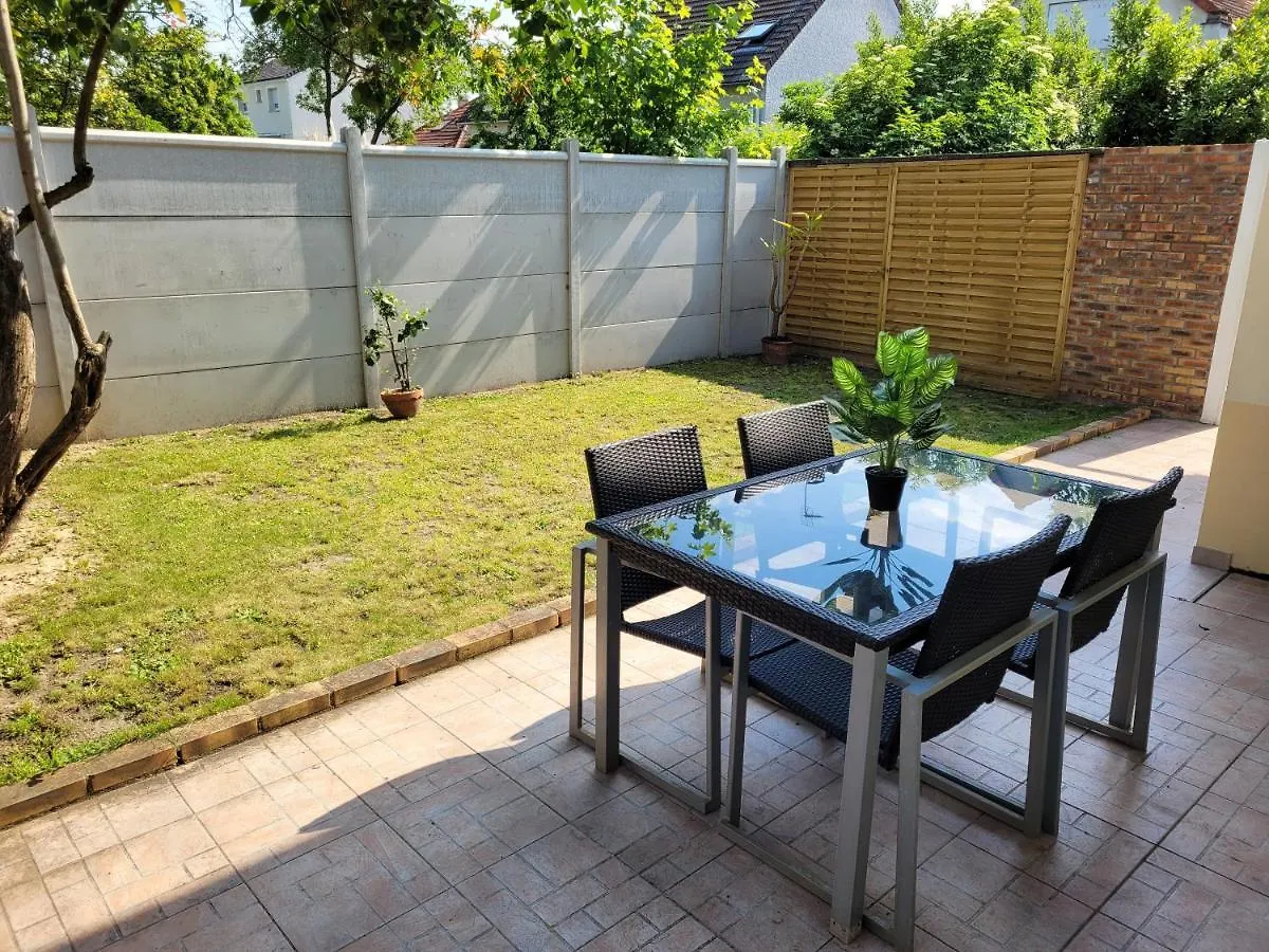 Charmant Studio De 30 M2 Tres Calme Avec Sa Grande Belle Terrasse Et Son Jardin Privatif location