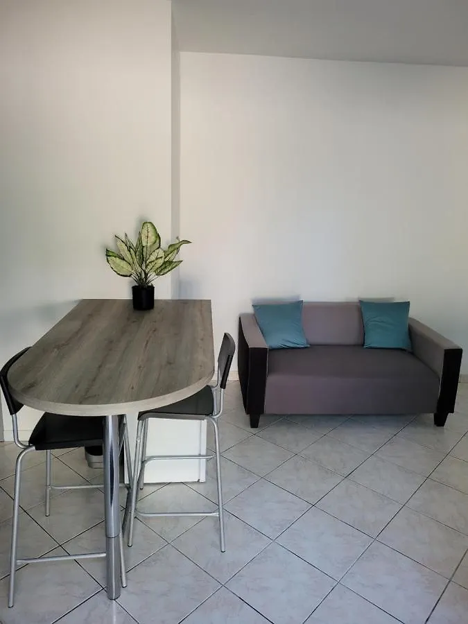 Apartment Charmant Studio De 30 M2 Tres Calme Avec Sa Grande Belle Terrasse Et Son Jardin Privatif Tremblay-en-France France