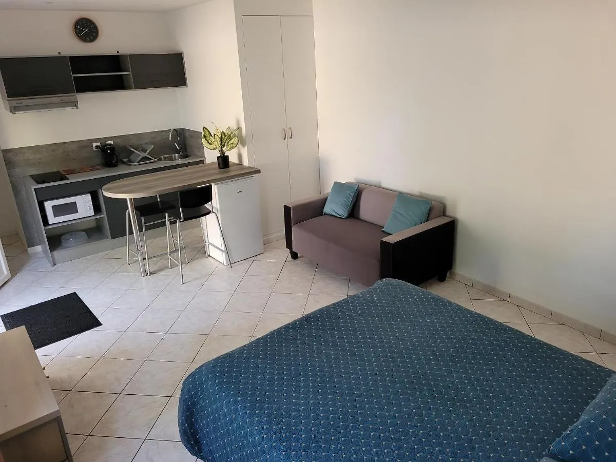 Charmant Studio De 30 M2 Tres Calme Avec Sa Grande Belle Terrasse Et Son Jardin Privatif Tremblay-en-France 0*,