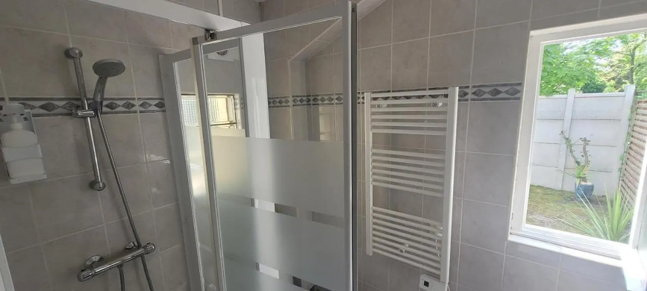 Charmant Studio De 30 M2 Tres Calme Avec Sa Grande Belle Terrasse Et Son Jardin Privatif Tremblay-en-France France